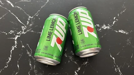 7UP lets the red dot break the green — photo 1