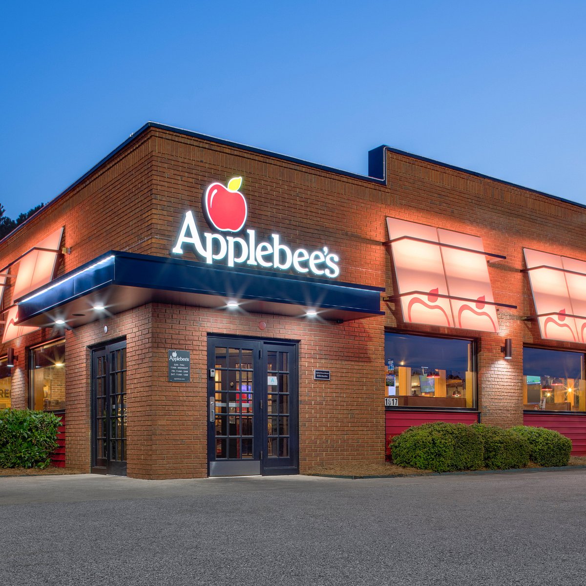 Applebee's takes its neighborhood back to the Midwest