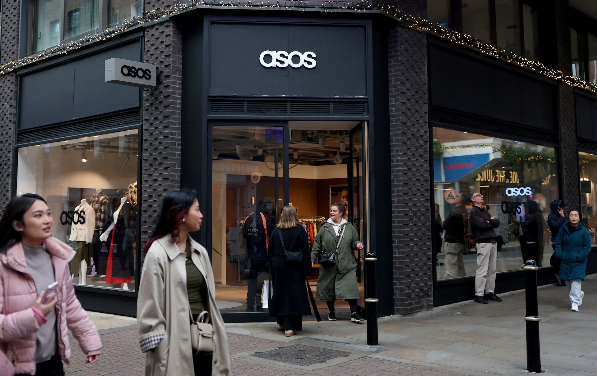 ASOS Users Got a Very Unwelcome Push Notification: "ASOS HACKED"