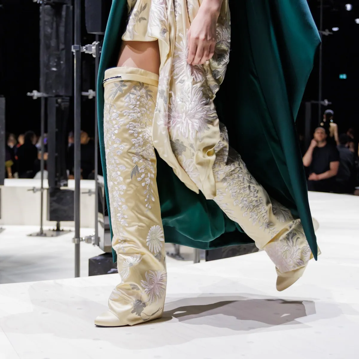 Givenchy revives the Shark Pinch boot under Sarah Burton — photo 3