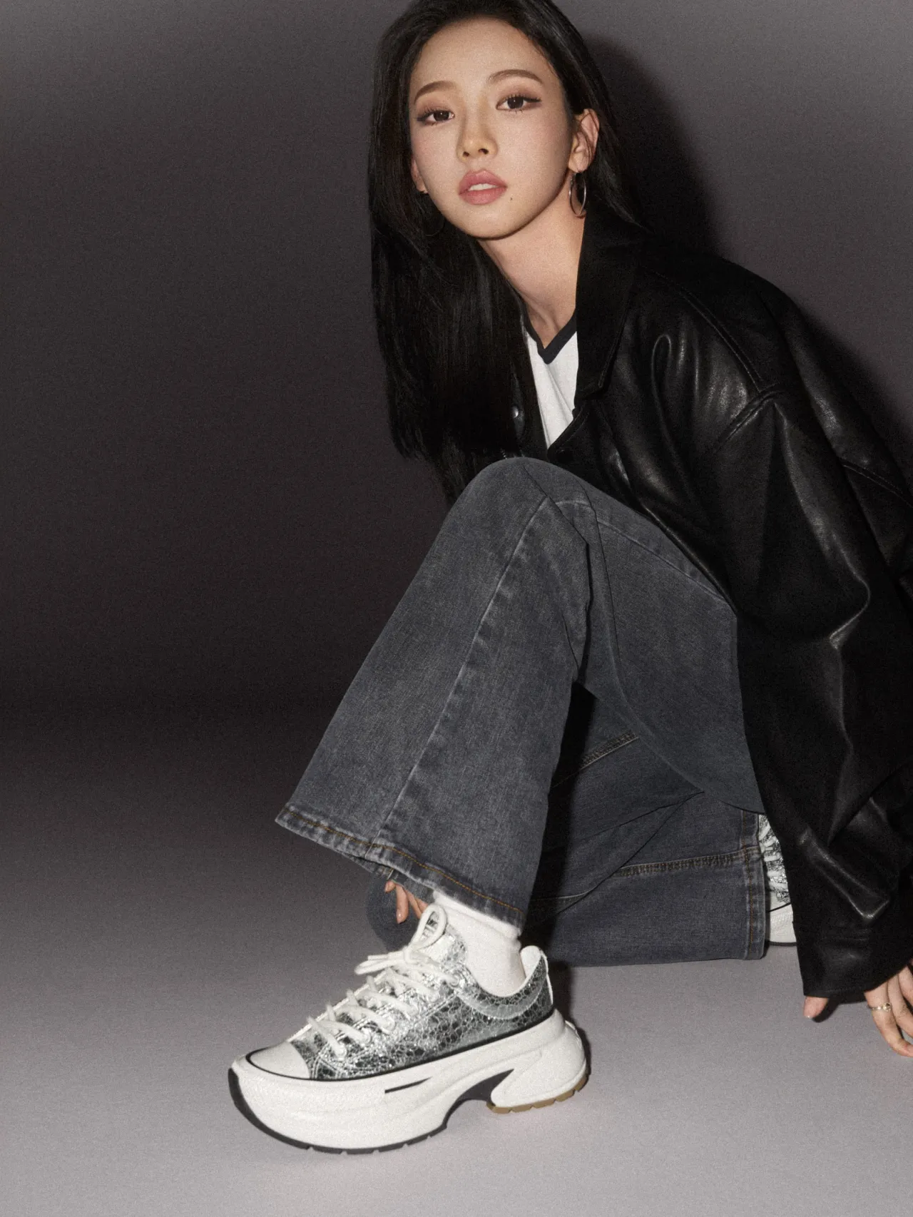 Converse learns the spotlight shapes the story — photo 4