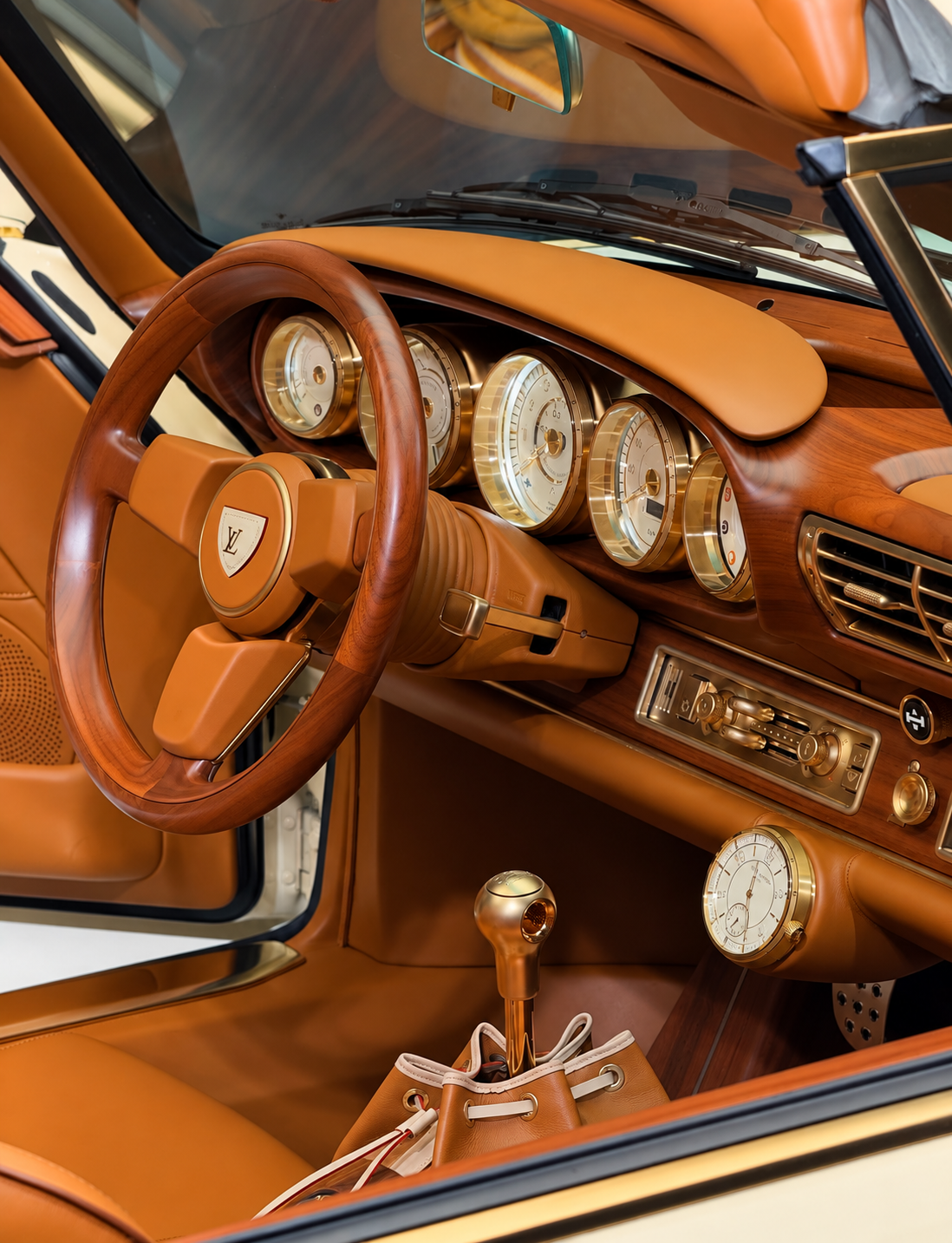 Louis Vuitton and Singer Turn a Porsche 911 Into Two Trunks With an Engine — photo 1
