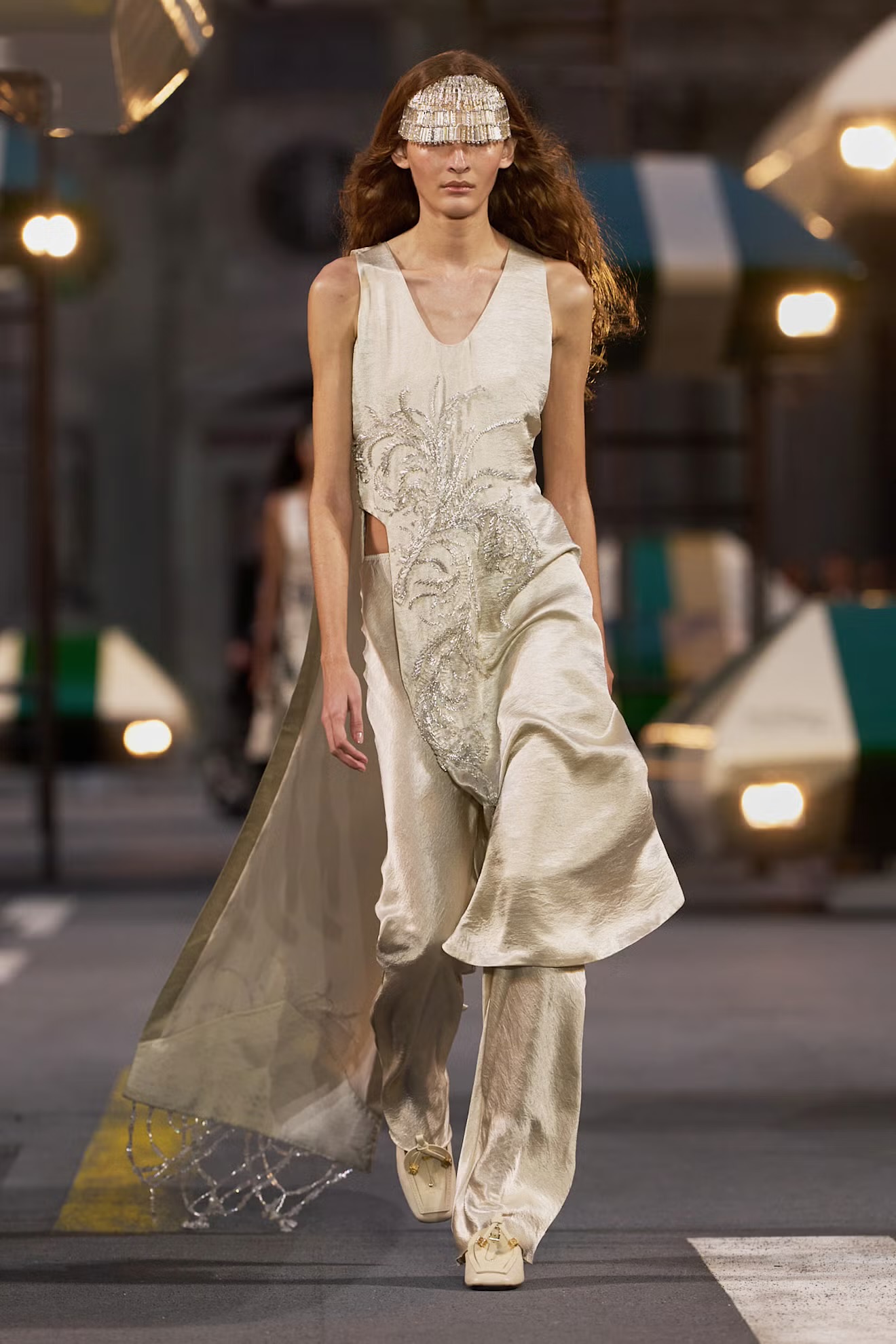 Louis Vuitton Closes Paris Fashion Week by Turning the Louvre Into an Airport Runway — photo 2