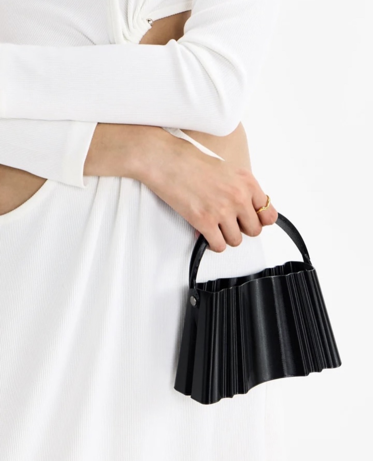 Dubai Fashion Week Opens With 3D-Printed Handbags and a Kuwaiti Jacket Buttoned in Actual Mud — photo 2