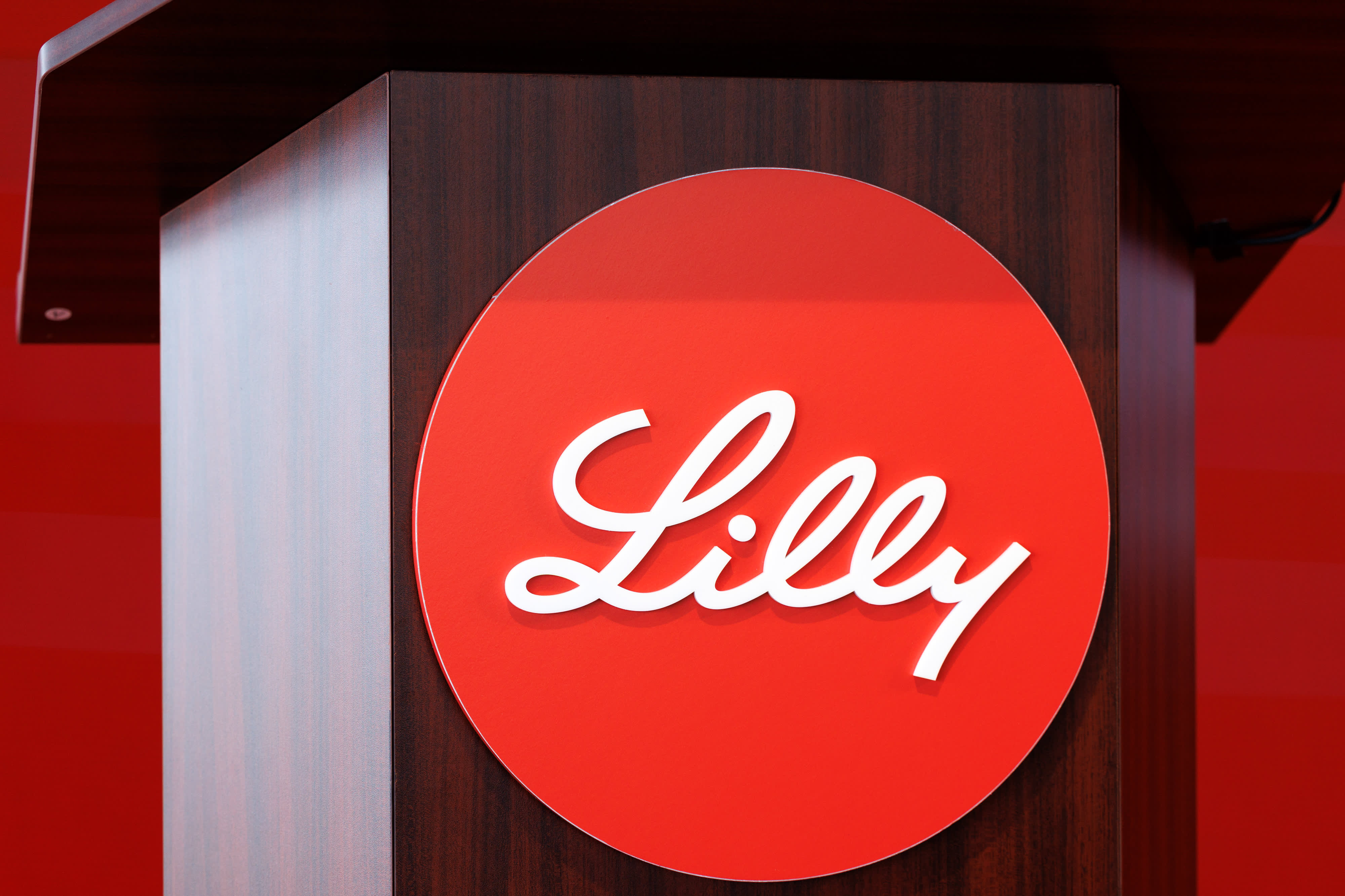 Eli Lilly's Next Weight-Loss Shot Beats Its Own Best-Seller by 10 Points, and Also by a Lot More Nausea